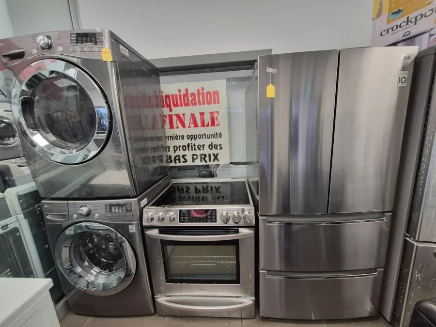 Lot de 4 appareils électroménagers : réfrigérateur Frigidaire, lave-linge séchant, cuisinière